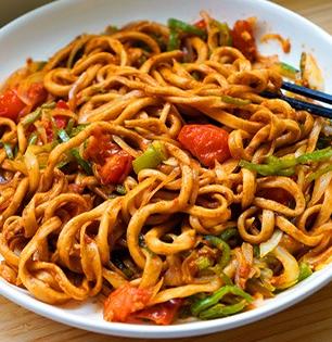 २०० रुपये प्लेट, रंगात बरबटलेलं चायनिज खाता? घरी करता येतील असे ५ देसी चायनिज पदार्थ, खा मनसोक्त