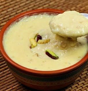 मलाईदार, रबडीसारखी बासुंदी करण्याची खास ट्रिक; जास्त गॅस न वापरता घट्ट होईल बासुंदी