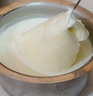 दुधाला घट्ट भाकरीसारखी साय येईल; दूध तापवण्याच्या ७ टिप्स, भरपूर जाडसर साय दुधाला येईल