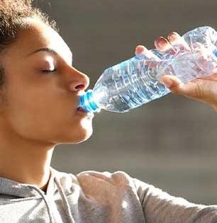 प्लास्टिकचा डबा आणि बाटली वापरल्यानं मुलांना होत आहेत ‘हे’ गंभीर आजार, मोठ्यांनी वेळीच व्हावं सावध..