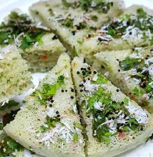 इंस्टंट रवा ढोकळा रेसिपी; विकतसारखा मऊ-फुललेला पांढराशुभ्र रवा ढोकळा घरीच करा