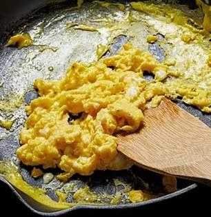 तवा - पॅन- कढई वर्षानुवर्षे राहतील नव्यासारखे, फक्त टाळा 'या' चुका, भांडी धुताना घ्या काळजी