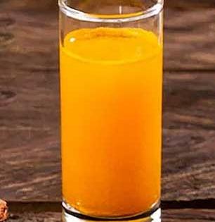 हळदीचं पाणी की हळदीचं दूध जास्त फायदे कशानं मिळतात? नक्की काय-केव्हा प्यावं..