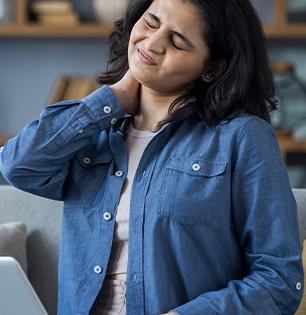 सांधे, हात-पाय दुखणार नाही, महिलांनी 'या' तेलाने करा मालीश, दहा मिनिटांत मिळतो आराम