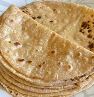 सकाळी चपात्या केल्या की दुपारपर्यंत वातड होतात? ८ टिप्स, २ दिवस राहतील मऊ, लुसलुशीत राहतील