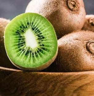 आजारी पडले की किवी का खातात ? शरीरातील पेशींची संख्या वाढवण्यासाठी सगळ्यात उत्तम उपाय