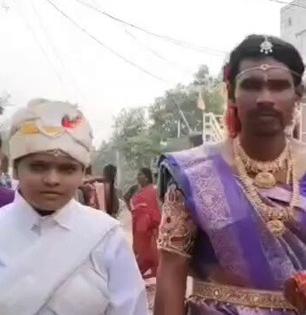 नवरदेव नेसला साडी अन् नवरीची शेरवानी; आगळ्या-वेगळ्या लग्नाने वेधलं लक्ष, रंगली तुफान चर्चा