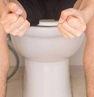 रोज सकाळी गरम पाण्यातून ‘हा’ पदार्थ प्या, अजिबात त्रास न होता पोट होईल साफ २ मिनिटांत