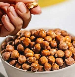 भिजवलेले चणे खाल्ल्यानं वजन कमी होतं? एका व्यक्तीनं दिवसाला किती चणे खावेत?