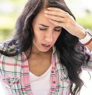 बसून किंवा झोपून उठताना गरगरते? तोल जातो ? त्यामागे असू शकतात गंभीर कारणे, दुर्लक्ष करणे ठरेल त्रासाचे