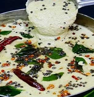 इडलीवाल्याकडे मिळते तशी परफेक्ट नारळाची चटणी घरीच करा; पाहा सोपी-झटपट रेसिपी