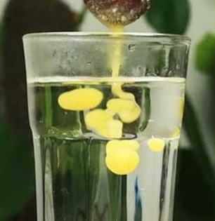 १ ग्लास कोमट पाण्यात चमचाभर तूप घालून प्यायल्यानं काय होतं? त्वचा-पचनात असा दिसतो बदल