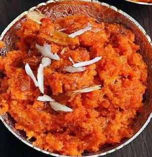 हलवा आवडतो, पण गाजर किसत बसण्याचा कंटाळा येतो? घ्या ट्रिक- गाजर न किसता हलवा तयार...