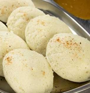 घरच्या इडल्या कडक होतात? ८ टिप्स, मऊसूत-पांढऱ्याशुभ्र होतील इडल्या-पीठ दुप्पट फुलेल