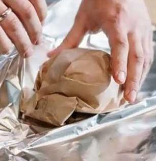 पदार्थ पॅकिंगसाठी अ‍ॅल्युमिनियम फॉइल वापरताय, आताच थांबा! कुटुंबासह तुमचाही जीव धोक्यात..