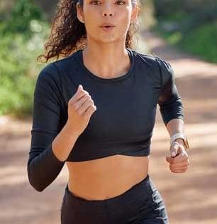 पंचविशीतल्या प्रत्येक तरुणीला माहिती हव्या ५ गोष्टी.. नेहमी दिसाल तरुण आणि फिटनेस जबरदस्त