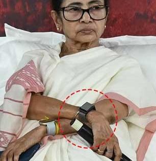 ममता बॅनर्जींच्या हातात दिसल्या ३ गोष्टी, प्रचारात अंगावर हे काय असा प्रश्न सर्वांना - किंमत लाखो रुपये..