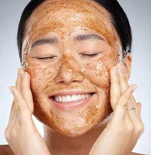 चेहऱ्याला लावा 'हे' रंगबिरंगी घरगुती स्क्रब- विकतच्या फेसमास्कची गरजच नाही, त्वचा नेहमीच चमकेल