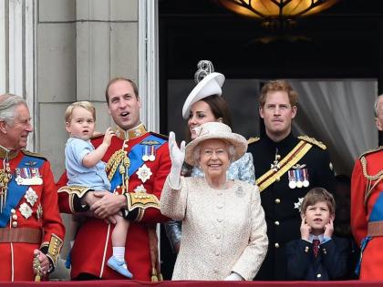 The longest reigning Queen Elizabeth of Great Britain; Celebrations in Britain | सर्वाधिक काळ राज्य करणारी थोर ब्रिटनची राणी एलिझाबेथ; ब्रिटनमध्ये आनंदोत्सव