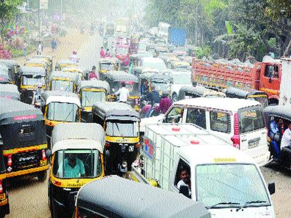 Railway block at the root of the road traffic | रेल्वेचा ब्लॉक रस्ते वाहतुकीच्या मुळावर