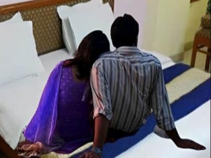 The ghost of love entered the wife's head, she went to a hotel with her lover, her husband also reached while chasing her and opened room and beat both of them moradabad | पत्नीच्या डोक्यात शिरलं 'प्रेमाचं भूत', प्रियकरासोबत गेली हॉटेलवर, पाठलाग करत पतीही पोहोचला अन् मग...! The ghost of love entered the wife's head, she went to a hotel with her lover, her husband also reached while chasing her and opened room and beat both of them moradabad | पत्नीच्या डोक्यात शिरलं 'प्रेमाचं भूत', प्रियकरासोबत गेली हॉटेलवर, पाठलाग करत पतीही पोहोचला अन् मग...!