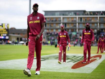 Big Blow for West Indies! Jason Holder rules out Andre Russell against New Zealand in ICC World Cup 2019 tie | ICC World Cup 2019 : वेस्ट इंडिजला मोठा धक्का; अष्टपैलू खेळाडू दुखापतग्रस्त