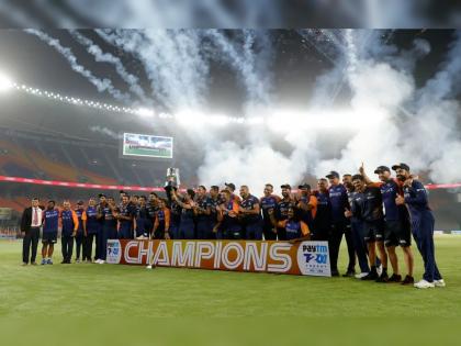IND vs ENG 5th T20, Virat Kohli : विराट कोहलीनं विजयी चषकासह जे केलं ते साऱ्यांनी पाहिलं अन्...