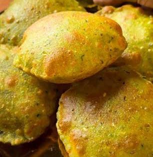 नेहमीची पुरी विसरून जाल! हिरव्यागार मटार दाण्यांची खुसखुशीत पुरी - चवीला इतकी भारी की, शेजारचेही विचारतील रेसिपी...