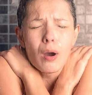 हिवाळ्यात थंड की गरम कोणत्या पाण्याने आंघोळ करावी? ९० टक्के लोक करतात १ चूक, डॉक्टर म्हणतात...