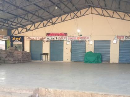 Sangli strictly closed, roads dew, | सांगलीत कडकडीत बंद, रस्ते ओस, सर्व व्यवहार ठप्प Sangli strictly closed, roads dew, | सांगलीत कडकडीत बंद, रस्ते ओस, सर्व व्यवहार ठप्प