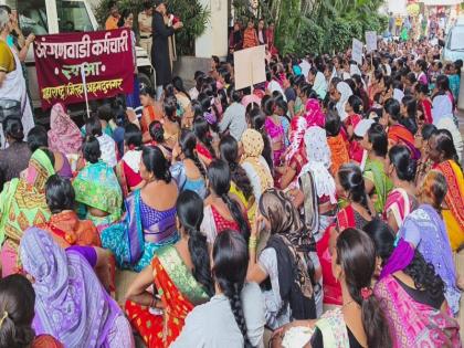 Anganwadi workers are aggressive to get the status of government employees; March at Sangamnerat Province Kacheri | शासकीय कर्मचाऱ्यांचा दर्जा मिळण्याकरिता अंगणवाडी कर्मचारी आक्रमक; संगमनेरात प्रांत कचेरीवर मोर्चा