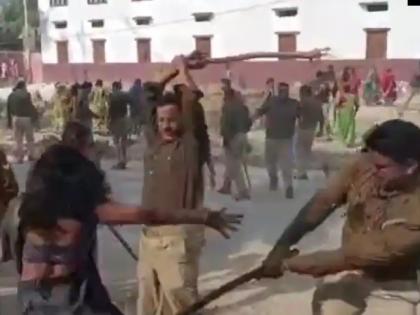 Shocking! Uttar Pradesh police baton charge women protesters; Video Viral... | धक्कादायक! महिला आंदोलकांवर उत्तर प्रदेश पोलिसांचा लाठीचार्ज; Video वायरल...