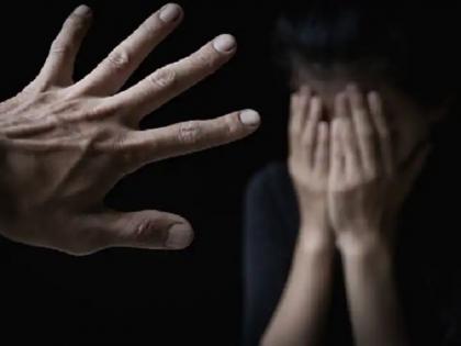 A young woman was raped by an acquaintance on Tinder, and the video was threatened to go viral | टिंडरवरील ओळखीतून तरुणीवर बलात्कार, व्हिडिओ व्हायरल करण्याच्या धमकीने खंडणी उकळली