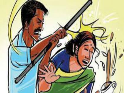 Husband beats wife with iron rod as wife does not pick up phone all day | पत्नीने दिवसभर फोन न उचलल्याने पतीची लोखंडी गजाने मारहाण