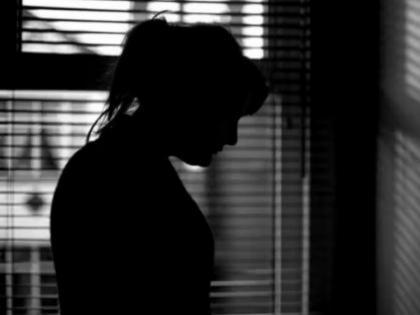 She came to her mother because she did not get along with her husband she got involved with someone else, he refused and the married woman ended her life. | पतीशी पटत नसल्याने आईकडे आली; दुसऱ्याशी संबंध जुळले, त्याने नकार दिला अन् विवाहितेने जीवन संपवले She came to her mother because she did not get along with her husband she got involved with someone else, he refused and the married woman ended her life. | पतीशी पटत नसल्याने आईकडे आली; दुसऱ्याशी संबंध जुळले, त्याने नकार दिला अन् विवाहितेने जीवन संपवले