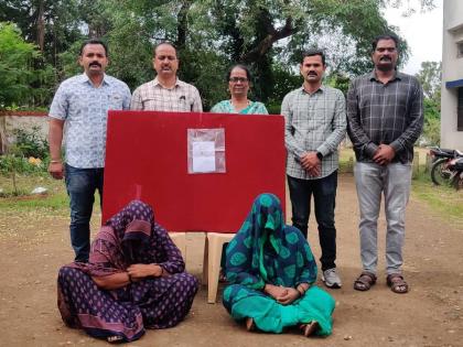 Two women arrested for stealing in crowd at bus stations | बस स्थानकांवरील गर्दीत चोरी करणाऱ्या दोन महिलांना अटक