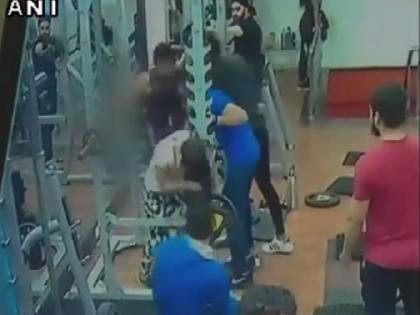 Due to workout work at the gym, the girl was beaten by latha-pucca | जिममध्ये वर्कआऊट करताना वाद, तरुणीला लाथा-बुक्क्यांनी केली मारहाण