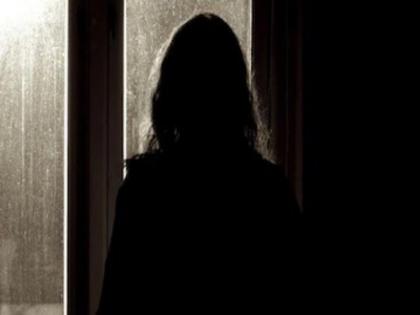 Woman commits suicide by hanging Borrower threat to demand money back | महिलेची गळफास घेऊन आत्महत्या; पैसे परत मागितल्याने कर्जदाराचीच धमकी