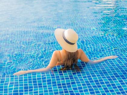 International: Women can swim 'topless' in swimming pools | International: महिलांना स्विमिंग पूलमध्ये ‘टॉपलेस’ पोहता येणार