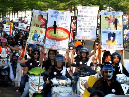 On the eve of Women's Day, a demonstration of the power of woman power came from a bike rally | महिला दिनाच्या पार्श्वभूमीवर बाइक रॅलीतून स्त्रीशक्तीच्या सामर्थ्याचे दर्शन