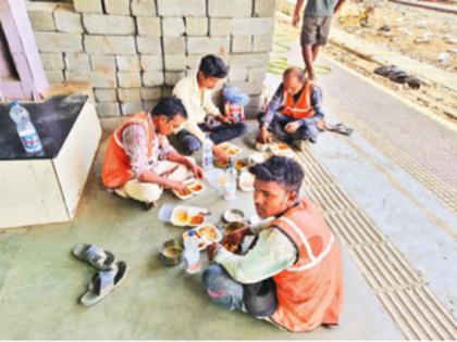 'Dhoop se bachaan ke liye topi to dijie', the worker in the scorching sun | ‘धूप से बचने के लिए टोपी तो दिजीए’, रणरणत्या उन्हात कामगार मेटाकुटीला