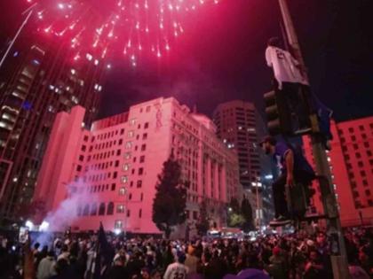 Diwali is celebrated with great enthusiasm across the world, with the Empire State Building in New York lit up with lights | जगभरात दिवाळी मोठ्या उत्साहात साजरी, न्यूयॉर्कमधील एम्पायर स्टेट बिल्डिंग दिव्यांनी उजळून निघाली