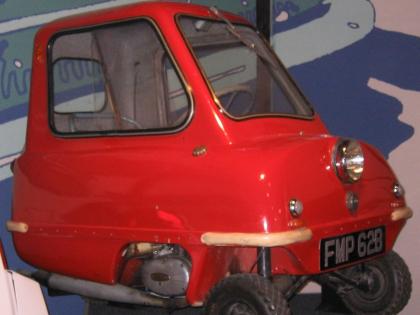 worlds smallest car peel p 50 know features price and specifications | World’s Smallest Car : जगातील सर्वात लहान इलेक्ट्रिक कार, किंमत ऐकून व्हाल चकित!