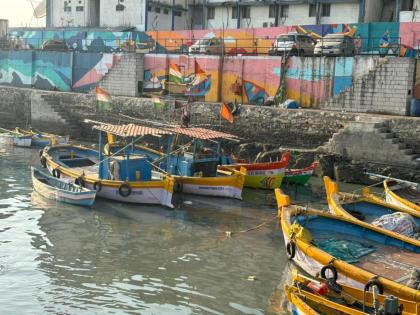 दीड कोटीत कोळीवाडा होणार चकाचक - Marathi News | BMC initiative to clean the three and a half kilometer long coastal area in Worli | Latest News at Lokmat.com