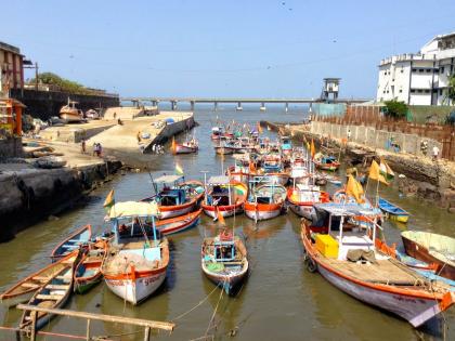 Food court set up at cleveland jetty in worli | वरळीतील क्लिव्हलँड जेट्टीवर ‘फूड कोर्ट' 