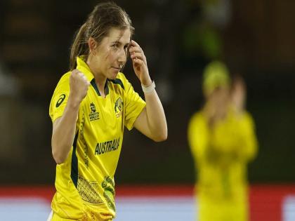 WPL 2024 Auction Live updates in marathi Delhi Capitals gets australia's Annabelle Sutherland for 2 crores INR | WPL 2024 Auction Live : ऑस्ट्रेलियाची सदरलँड दिल्ली कॅपिटल्सच्या ताफ्यात; २ कोटींचा वर्षाव, मुंबईची माघार