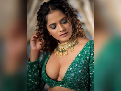 Oolala ..! Bhagyashree Mote Showed cleavage photo on instagram, see bold and sexy photo | Oolala..! भाग्यश्री मोटेने क्लीवेेज शो ऑफ करत चाहत्यांना केलं घायाळ, पहा तिचे बोल्ड व सेक्सी फोटो