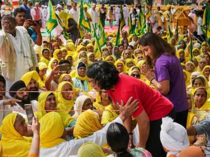 The wrestler's movement in Delhi has now been supported by the members of the Khap Mahakanchayat | शेतकऱ्यांच्या खाप पंचायती कुस्तीपटूंसाठी मैदानात! मोठ्या संख्येने शेतकरी जंतरमंतरवर