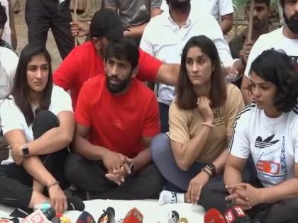 protesting wrestlers says if brij bhushan sharan singh not arrested then he will return medals | Wrestler Protest: आम्ही सगळी पदके परत करणार! आंदोलनाला बसलेल्या पैलवानांची मोठी घोषणा