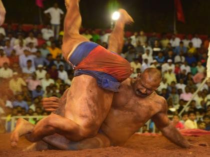 India's 4 wins against Turkmenistan in the Pune Mayor Trophy International Wrestling Tournament | पुणे महापौर चषक आंतरराष्ट्रीय कुस्ती स्पर्धेत तुर्कस्थानविरूद्ध भारताचे ४ मल्ल विजयी